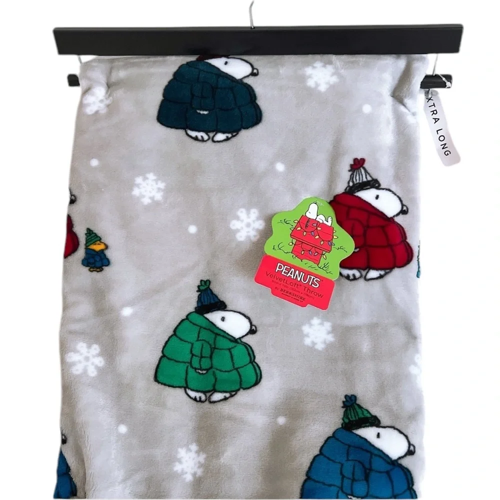 Berkshire PEANUTS Snoopy Puffer Jacket Plush & Extra Large Throw Blanket Set
